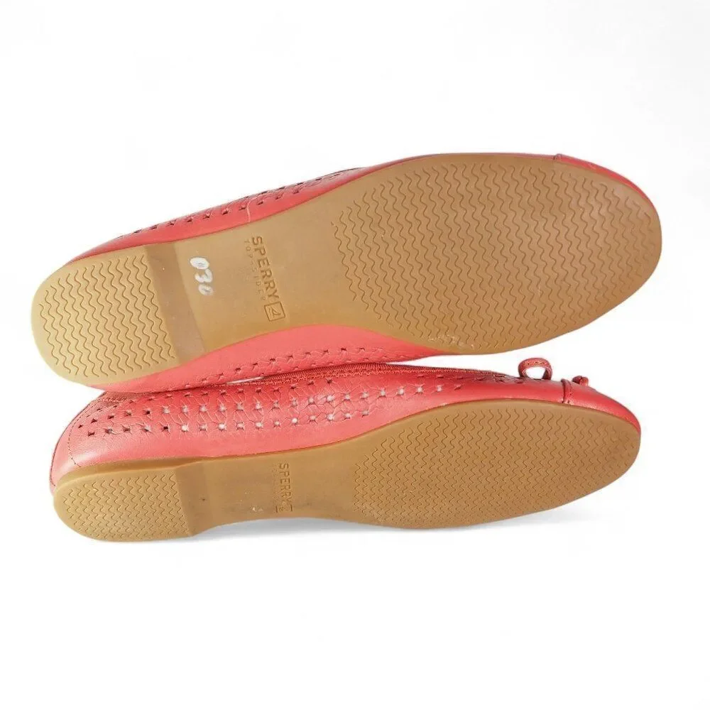Sperry brand top
